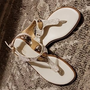 Like new Michael Kors Sandles size 6M